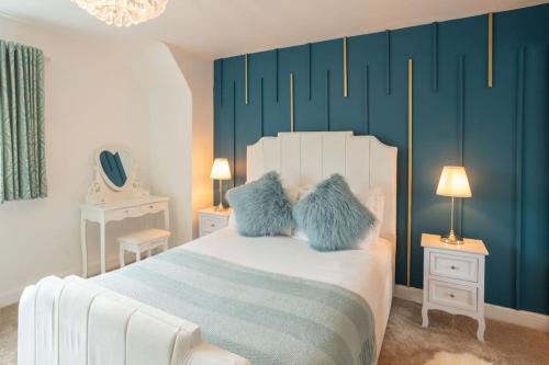 Luxurious 4 Dbl Bedroom house- home away from home