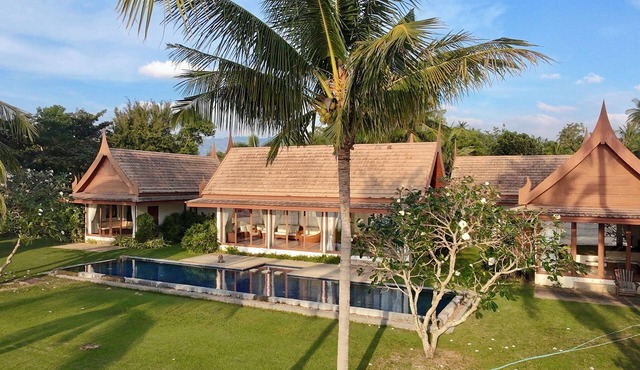 Luxurious 4bd Thai style beachfront escape