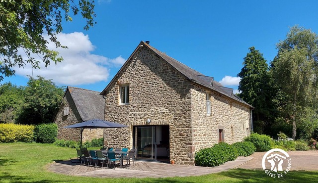 Luxurious 5-Bed Home, Private Lake, Games, Near Historic Sites