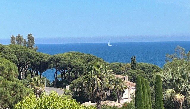 Luxurious 5-bedroom villa with WiFi, AC in superb Sainte-Maxime