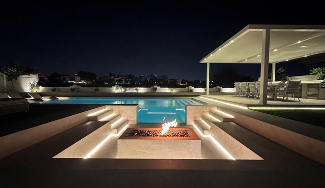 Luxurious 5 Bedroom Golf Course Villa with Stunning Pool, WiFi, AC in Dubai