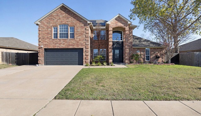 Luxurious 5-Bedroom Oasis with Pool in Fort Worth