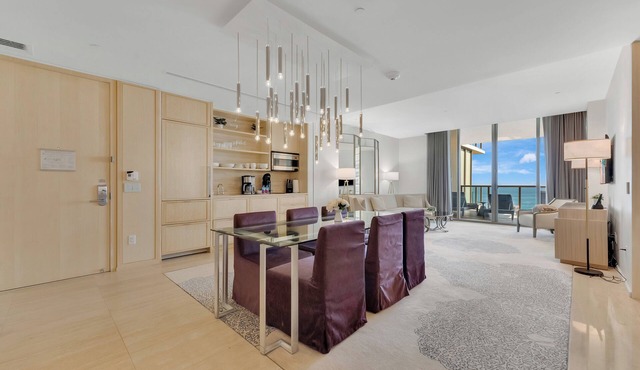 Luxurious 5 Star Resort Ocean View Suite/2 Balconies