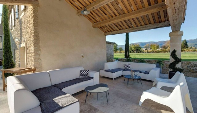 Luxurious 5* stone farmhouse