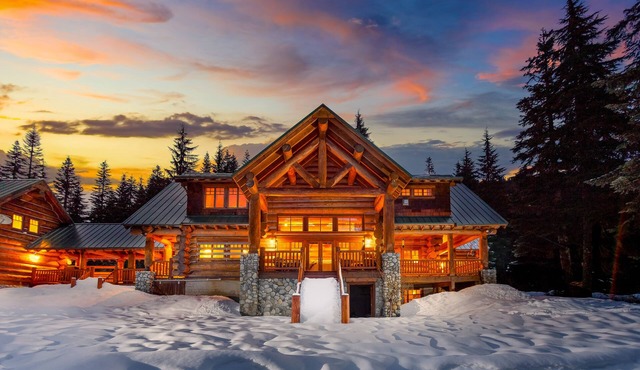 Luxurious 6000-square-foot mountain estate on 10 acres with hot tub & firepit