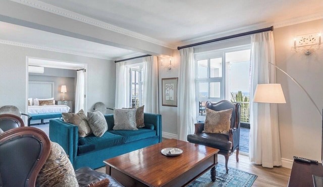 Luxurious Accessible Apartment With Stunning Views in Cape Town