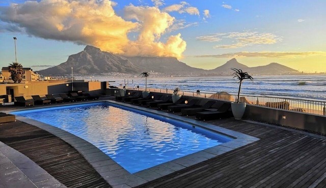 Luxurious Accessible Apartment With Ocean Views in Kaapstad