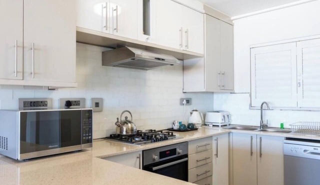 Luxurious Accessible Apartment in Vibrant Kaapstad
