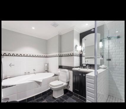 Luxurious Accessible Apartment with Stunning Views in Cape Town