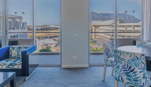 Luxurious Accessible Apartment with Ocean Views in Kaapstad