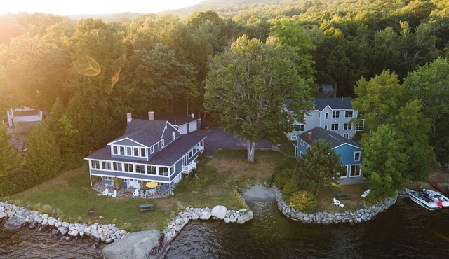 Luxurious, ADA accessible lakefront home for the whole family near Acadia