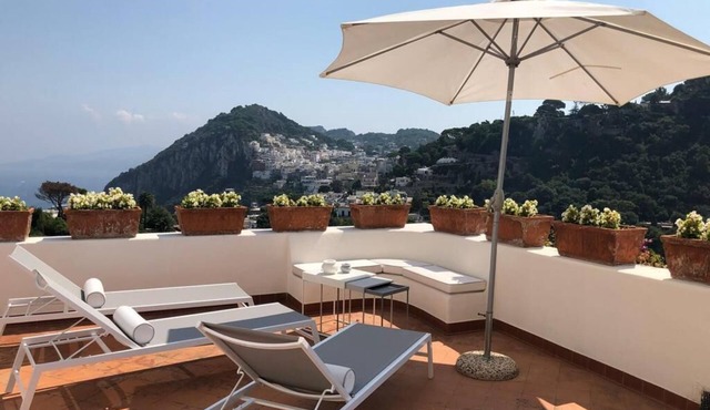 Luxurious and Panoramic Villa Caprese for an unforgettable holiday!