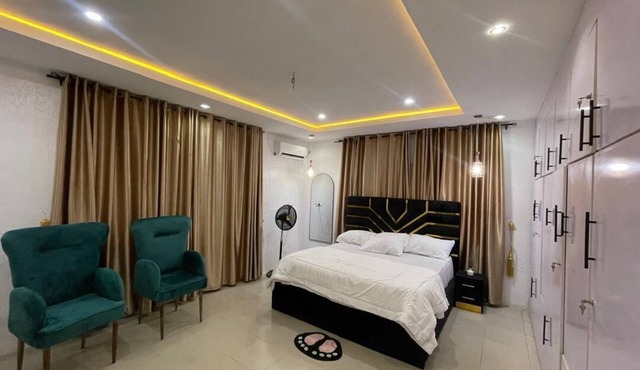 Luxurious and spacious 4-bedroom apartment with WIFI and AC in Akobo Ibadan
