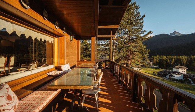 Luxurious apartment with large balcony and beautiful mountain view