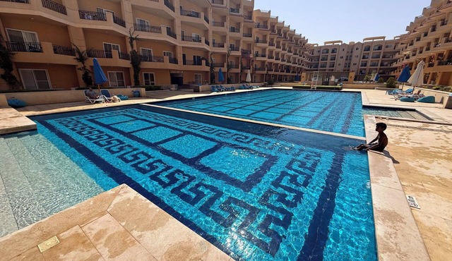 Luxurious Apartment in Selena Bay - Private Beach, 5 Pools and & Kite Surfing