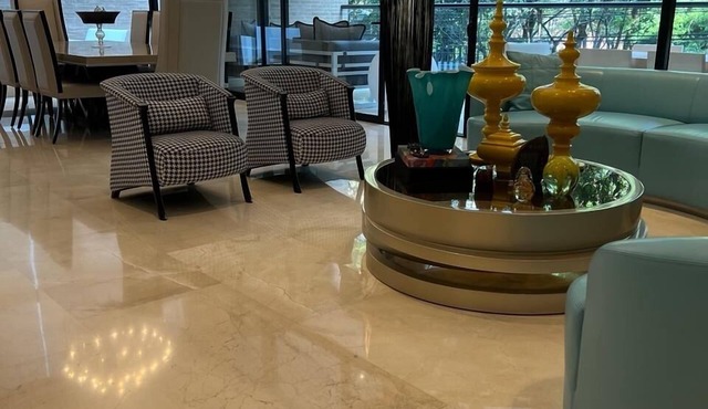 Luxurious Apartment in the West Zone of Cali: Elegance and Security.