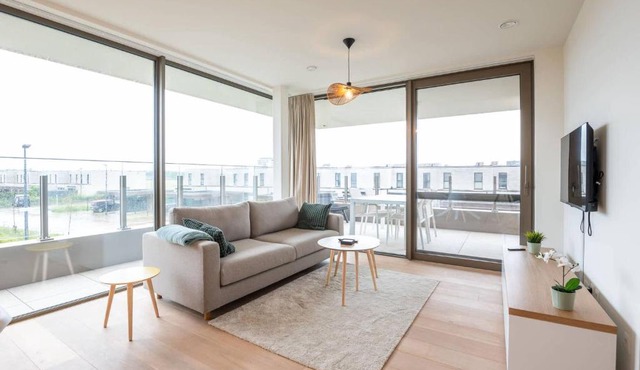 Luxurious apartment with 2 bedrooms and balcony