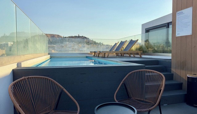 Luxurious Athens Retreat | Shared Pool & Gym by TT Luxury Homes