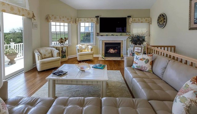 Luxurious Beach Block 4-Bdrm House for the whole family - prices reduced!