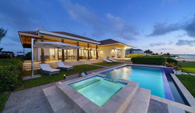 Luxurious Beachfront Home- featured on HGTV House Hunters with private pool