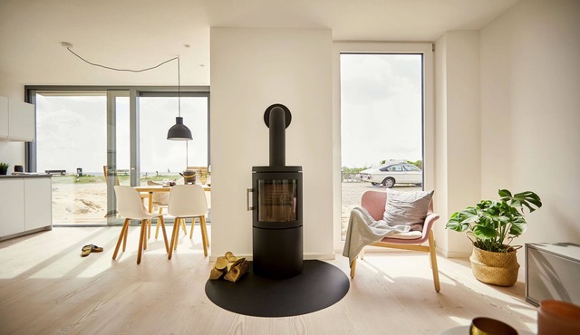 "Luxurious beachfront villa with sea view and sauna!"