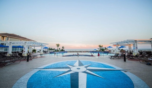 Luxurious beachside condo- steps to beach club