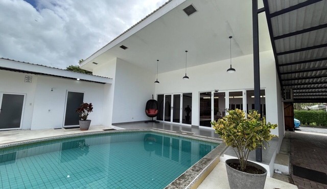 Luxurious Casa Terry with Private Pool