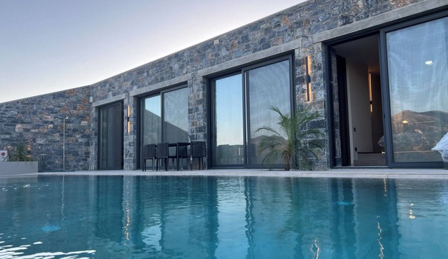 Luxurious Cave-Style, Smart Two Villas & Mountain View on Neromai Residence