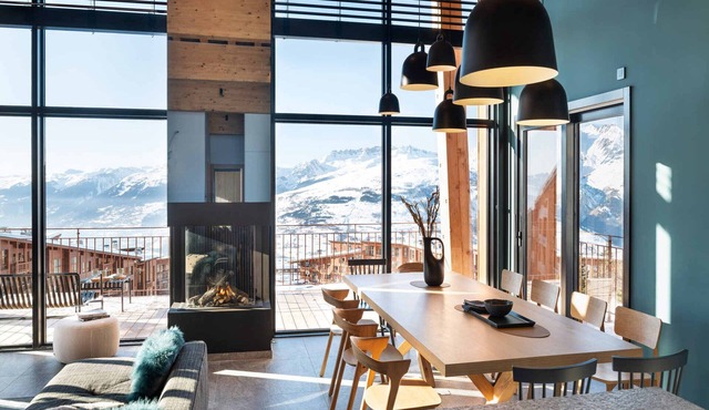 Luxurious Chalet for 12 with Indoor Pool, Sauna, Hammam, and Home Cinema in Les Arcs 1800