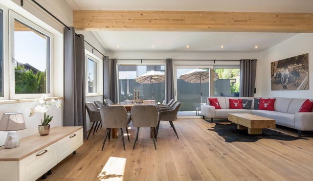 Luxurious chalet in the centre, ski bus nearby
