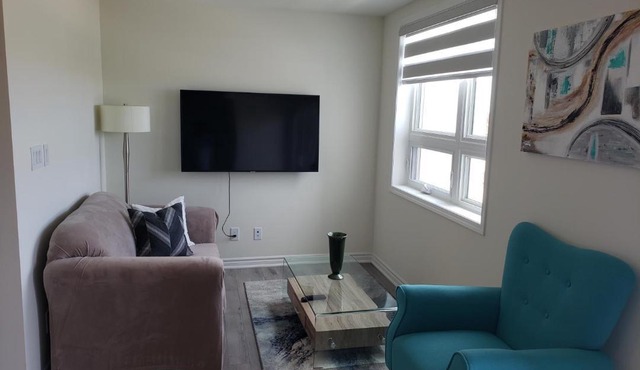 Luxurious Condo Apartment 2BRs-2BAs-1Office with free parking