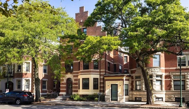 Luxurious condo in the heart of Coolidge Corner !