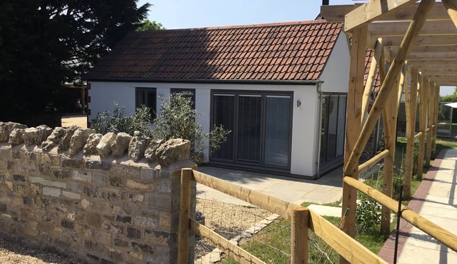 Luxurious converted cottage for 2 plus 1 with use of owners heated Indoor Pool