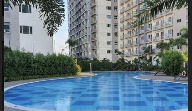 Luxurious, Cool & Comfortable Condo in Las Pinas!