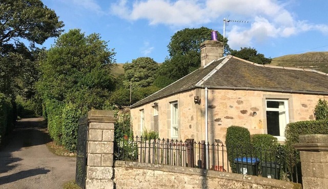 Luxurious cottage, accessible & pet friendly, beautiful location, stunning views