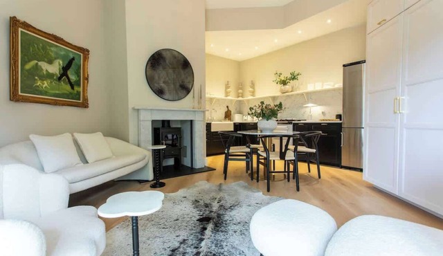 Luxurious Cottage with Walled Garden in Bathford