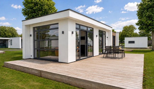 Luxurious detached 4-person villa on the Lower Rhine with plenty of light, a spacious terrace, and every comfort for a relaxing stay. The ideal base to enjoy peace, nature, and water together.