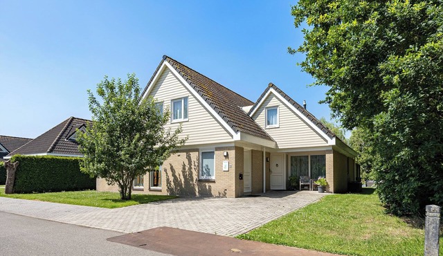 Luxurious, detached vacation home with a large garden