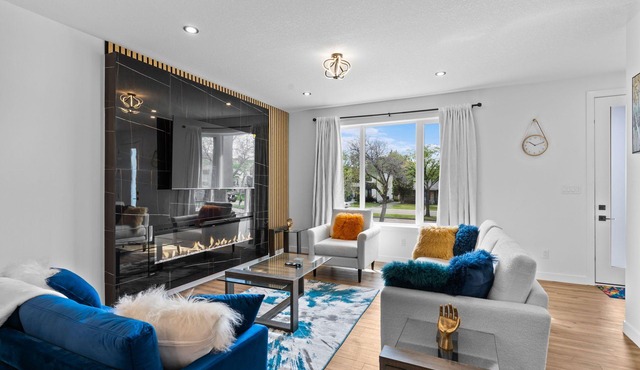 ⭐Luxurious Downtown Duplex⭐ Magnificent ⭐Stylish ⭐Modern ⭐Sleeps 7