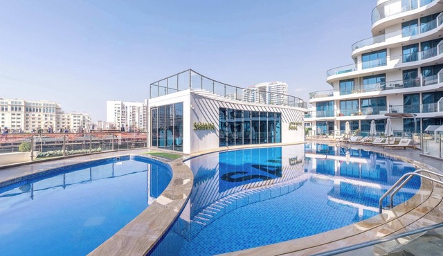 Luxurious Dubai Apartment w/Private Pool Oasis