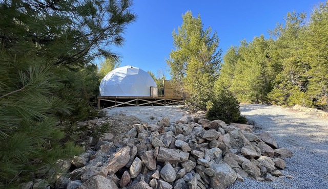 "Luxurious Escapes Await: Private Hot Tubs and Kayaks at Norse Geodesic Retreat"