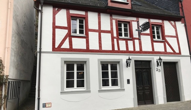 Luxurious, feel-good half-timbered house with a terrace and a view of the vineyards
