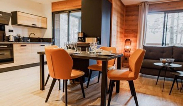Luxurious Lodge with Private Spa, Pool, Gym, and Golf Access
