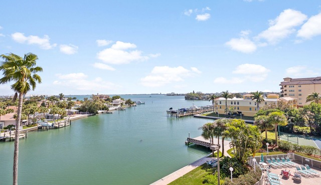 Luxurious, Fully Equipped, 5th Floor Condo with Breathtaking Views of Gulf/Bay