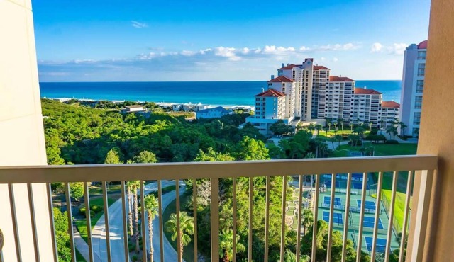 Luxurious Gulf & Bay Views Villa, Steps to Pool & Hot Tub, extra Pool, Bikes Included Ocean Access