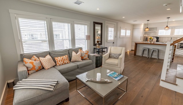 Luxurious Harbor View "Millie" Cottage! Walk & bike to everything!