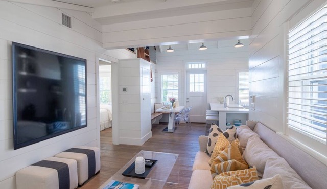 Luxurious Harbor View "Lizzie" Cottage! Walk & bike to everything!