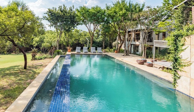 Luxurious Hideaway Villa (4 Bedroom | Fast Wifi | Secure Suburb)