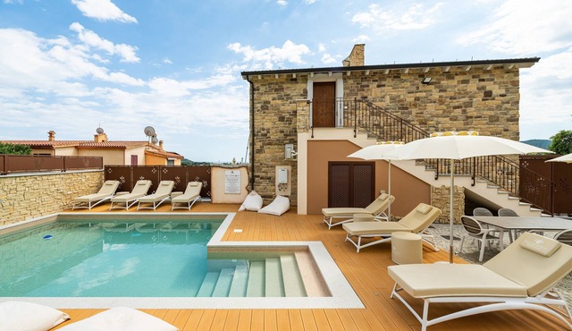 Luxurious Holiday Home with Terrace, Wi-Fi, Air Conditioning & Pool; Parking Available, Smaller Pets Allowed