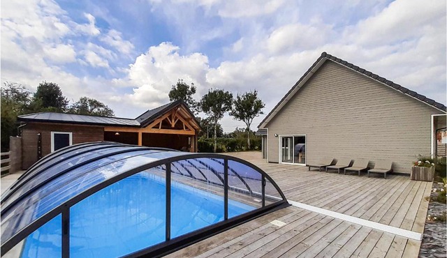 Luxurious Home In Herly